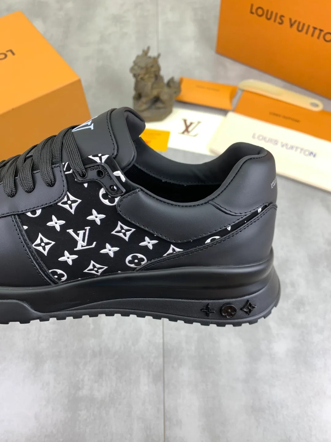 Men's men's shoes 💰P680 new style 💶[LOUIS VUITTON] (original order) new style 🍀LV Louis Vuitton * - top version of LV classic trendy shoes! Use imported original cowhide and water-dyed cowhide lining. The latest original wear-resistant TPU combination outsole! High quality products! Multiple colors available, code number: 38-44 (45 46 customized)